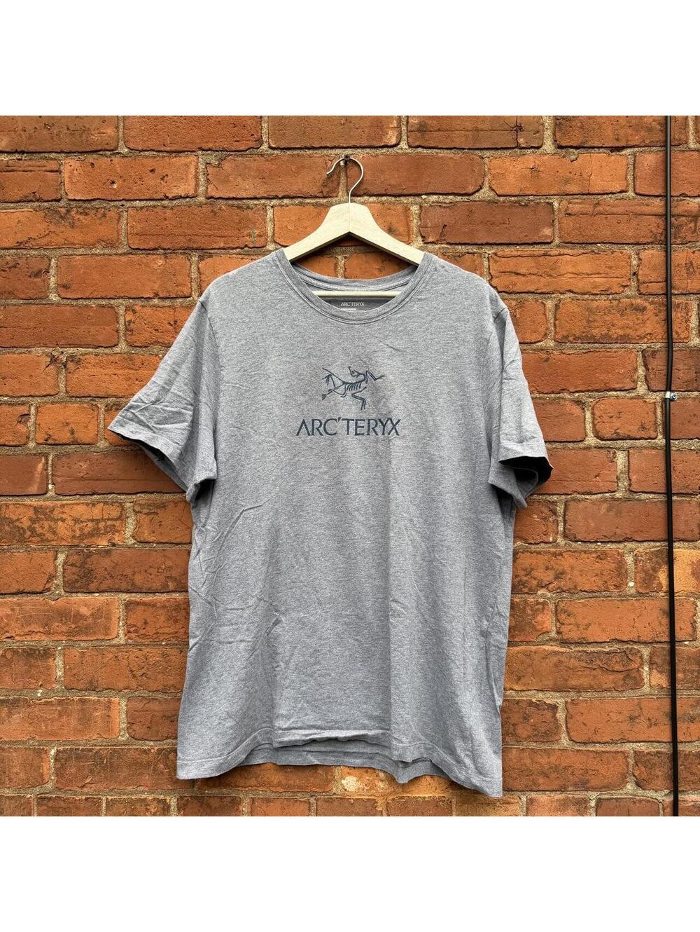 Arc’teryx logo t shirt XL